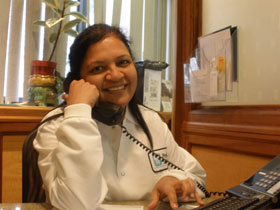 Flushing Dental Implants replace Missing Teeth